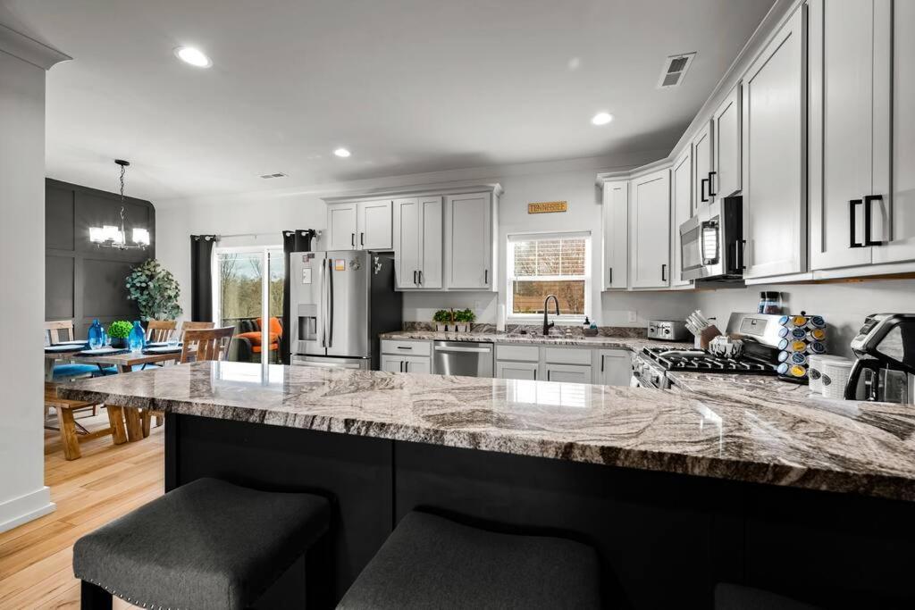 *Dog Friendly*Modern Home-Minutes To Dollywood, Gatlinburg, Smoky Mountains & Pigeon Forge! Екстериор снимка