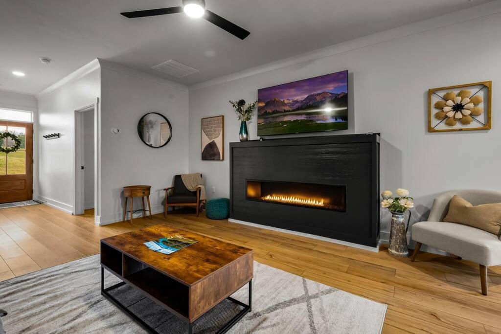 *Dog Friendly*Modern Home-Minutes To Dollywood, Gatlinburg, Smoky Mountains & Pigeon Forge! Екстериор снимка